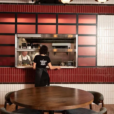 Szálloda The Address 4*