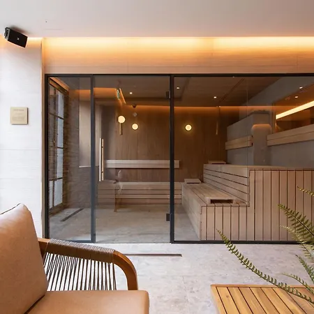 Szálloda The Address 4*