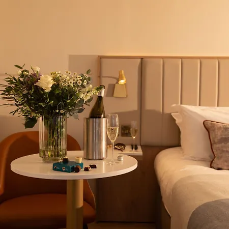 Szálloda The Address 4*